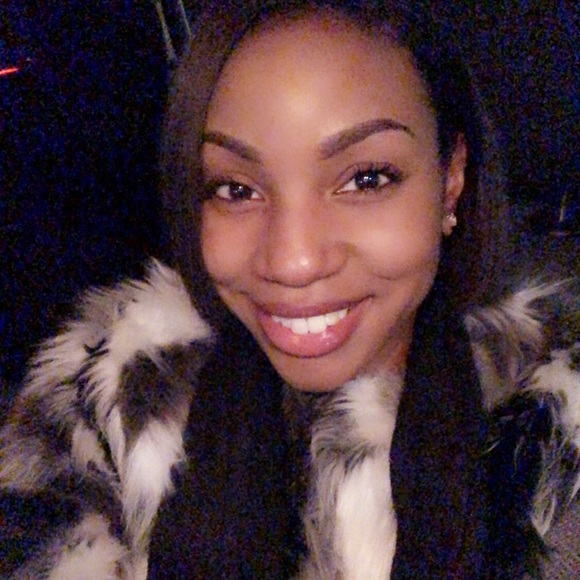 Meet your Posher, Alíse! - Picture 2 of 3